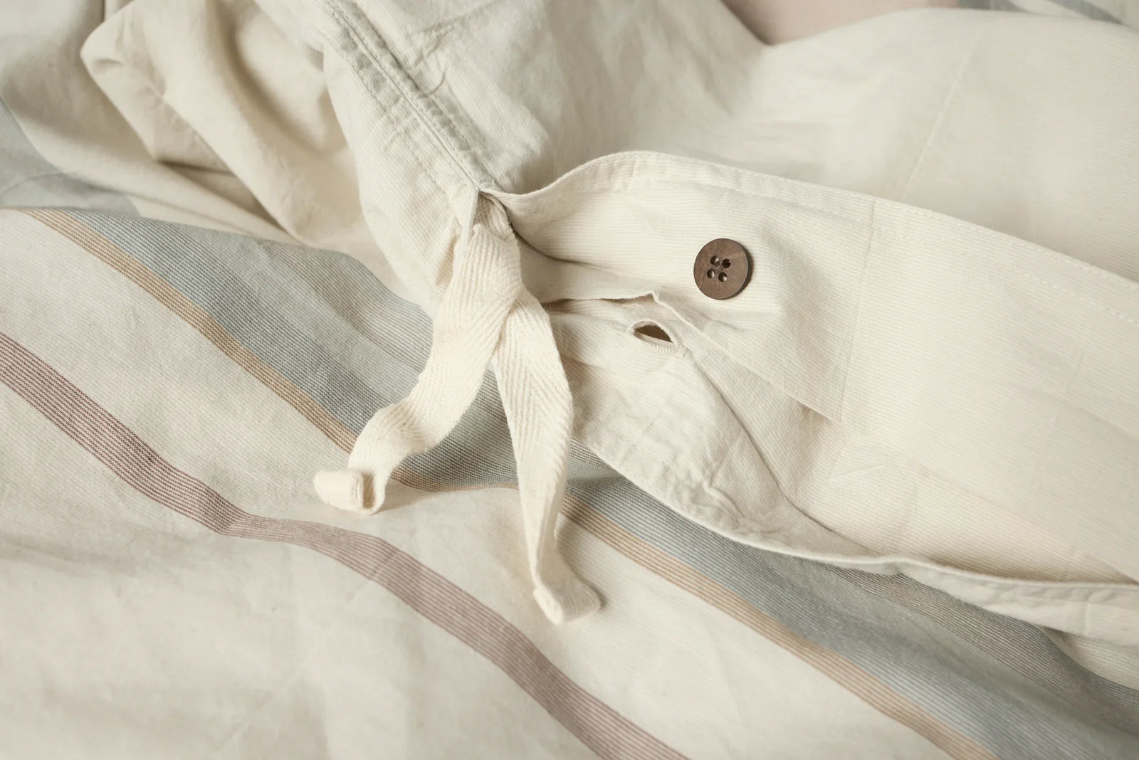 Coyuchi Full Queen Stone w Multi Crestridge Organic Duvet Cover