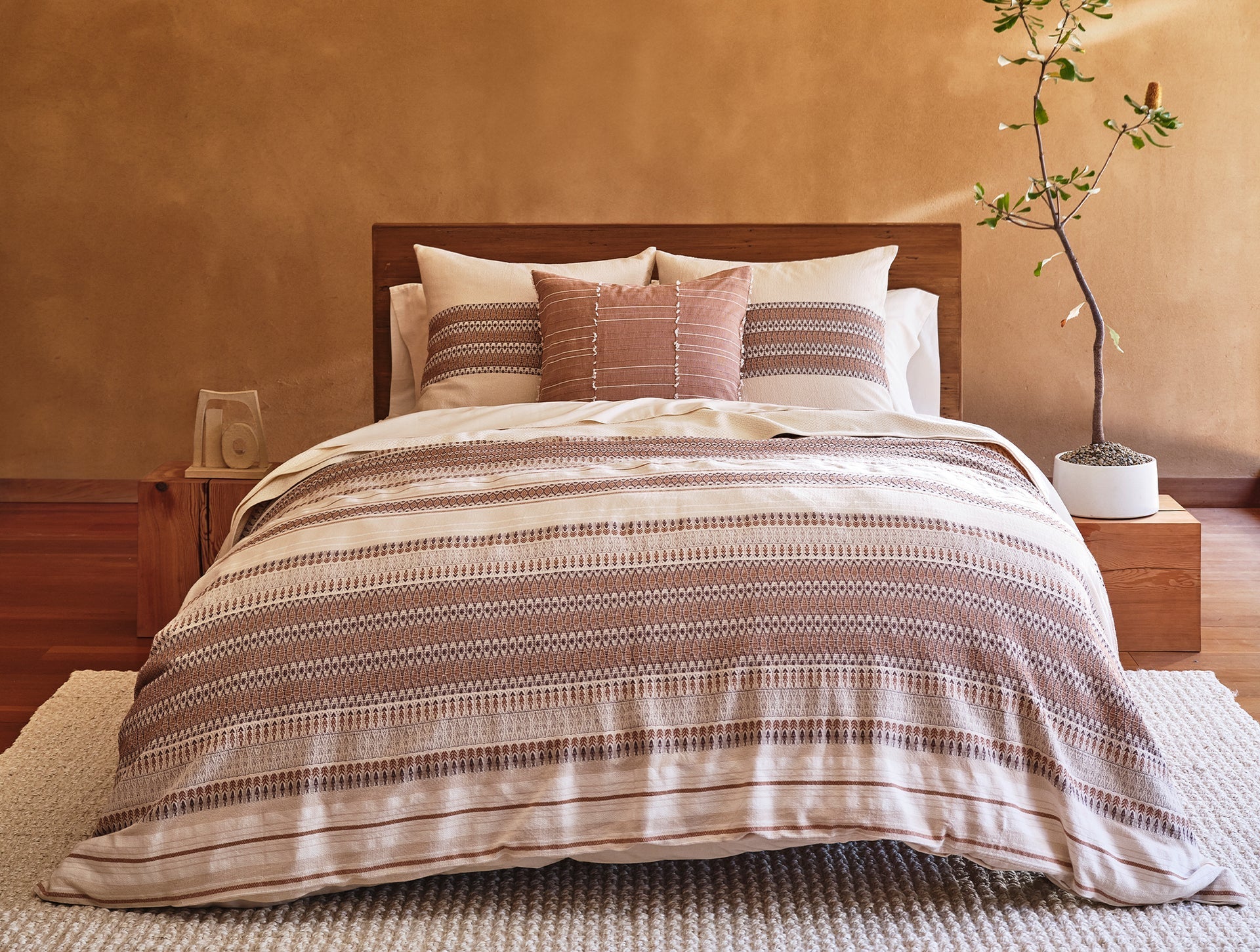 Coyuchi King Soft White w Deep Graphite Lost Coast Organic Duvet Cover