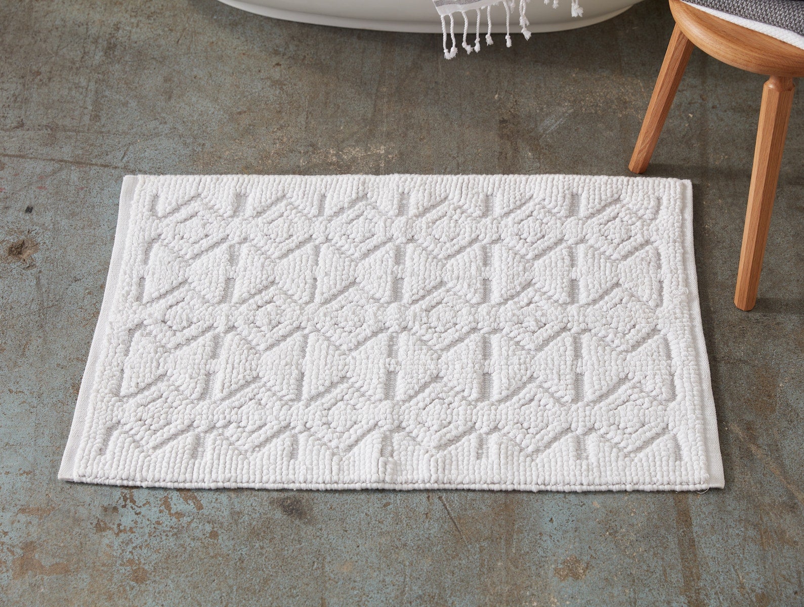 Coyuchi Alpine White w Fog Mosaic Canyon Organic Bath Rug